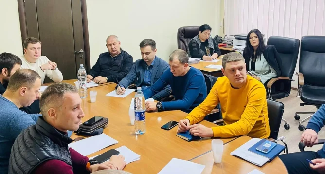 Потенційні учасники тендеру на ремонт ліцею №3 оглянули об’єкт і ознайомилися з умовами конкурсу  