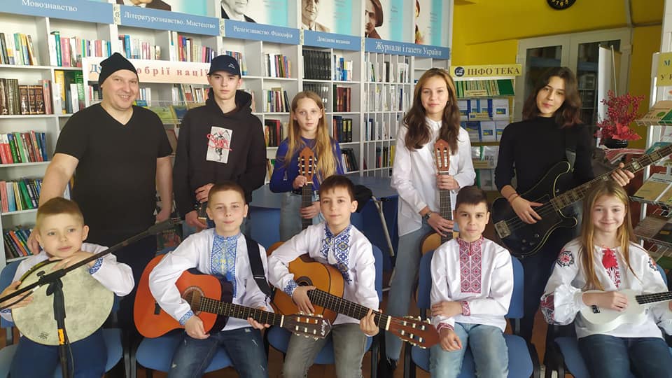 Емоційно і талановито: в ірпінській бібліотеці діти співали про перемогу та патріотизм
