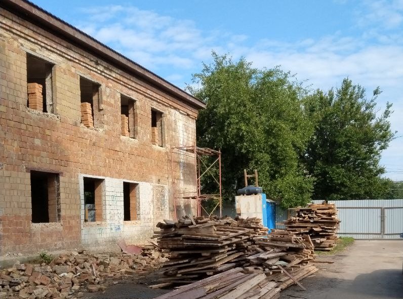 У Михайлівці-Рубежівці продовжують реконструкцію гуртожитка для переселенців