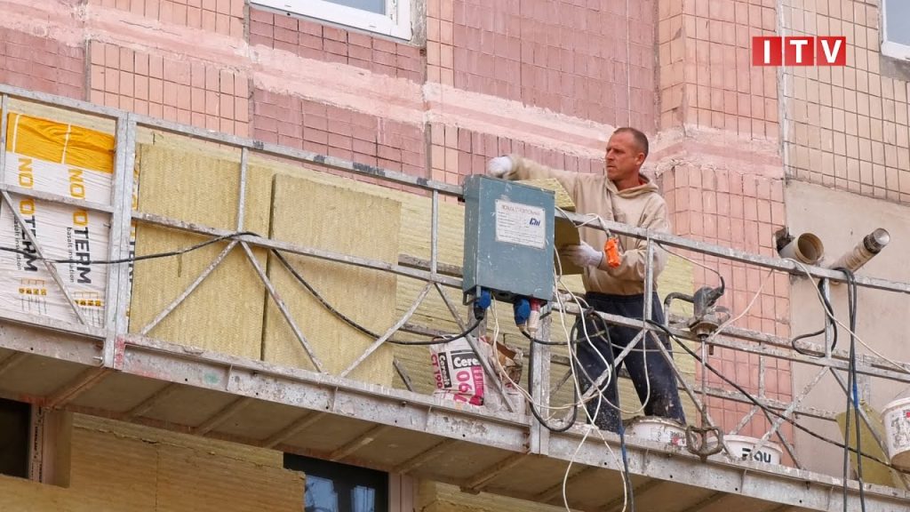 В Ірпені на вулиці Северинівській почали відновлювати ще один багатоповерховий будинок (відео)
