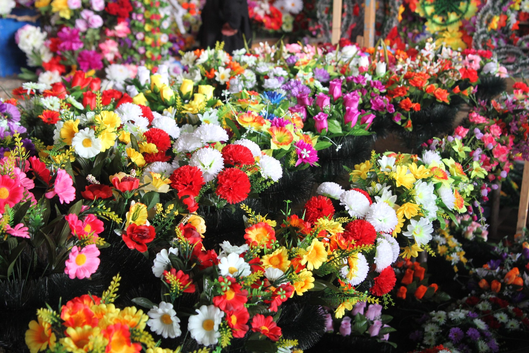 В Ірпінській громаді заборонять продаж штучних квітів, кошиків та вінків