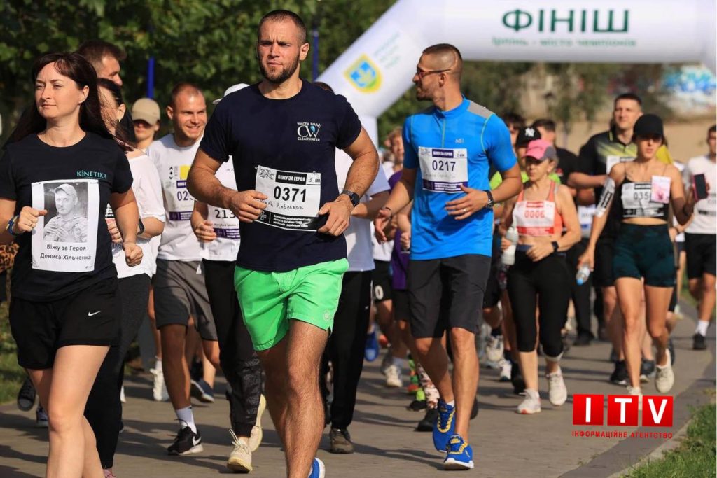 На ірпінській набережній відбувся забіг «Шаную воїнів, біжу за Героїв України» (фото)