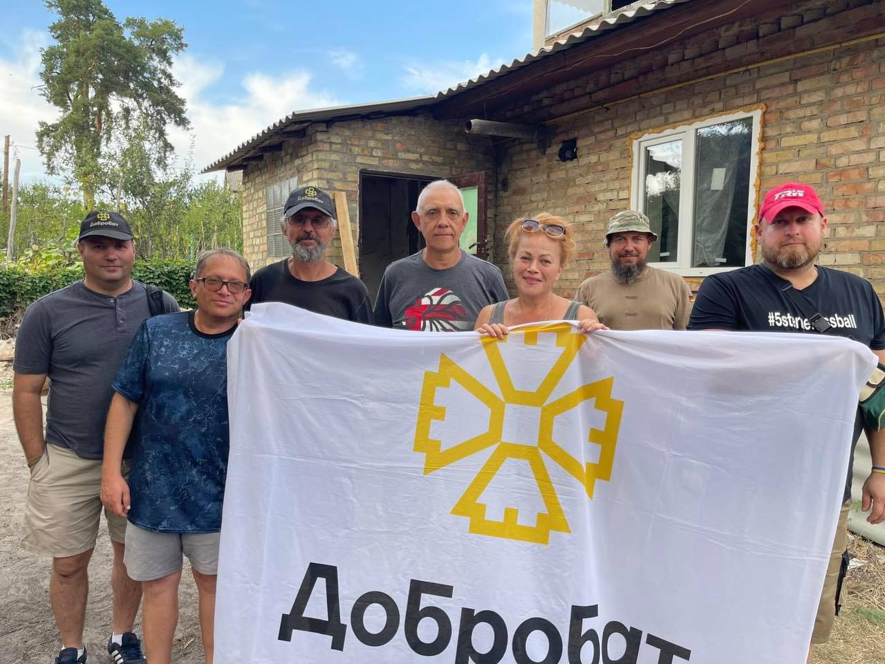 В Ірпені «добробатівці» завершили ремонт будинку літньої жінки, який був пошкоджений росіянами