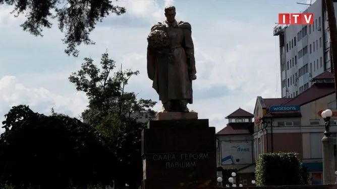 Що робити з меморіалом «Братська могила» на Алеї Слави в Ірпені — думки ірпінців (відео) Що робити з меморіалом «Братська могила» на Алеї Слави в Ірпені — думки ірпінців (відео)